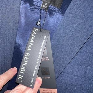 Women’s size 8 Banana Republic Long and Lean Navy Blazer-NWT